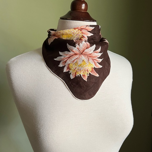 Cactus Flower Kerchief - Picture 6 of 8